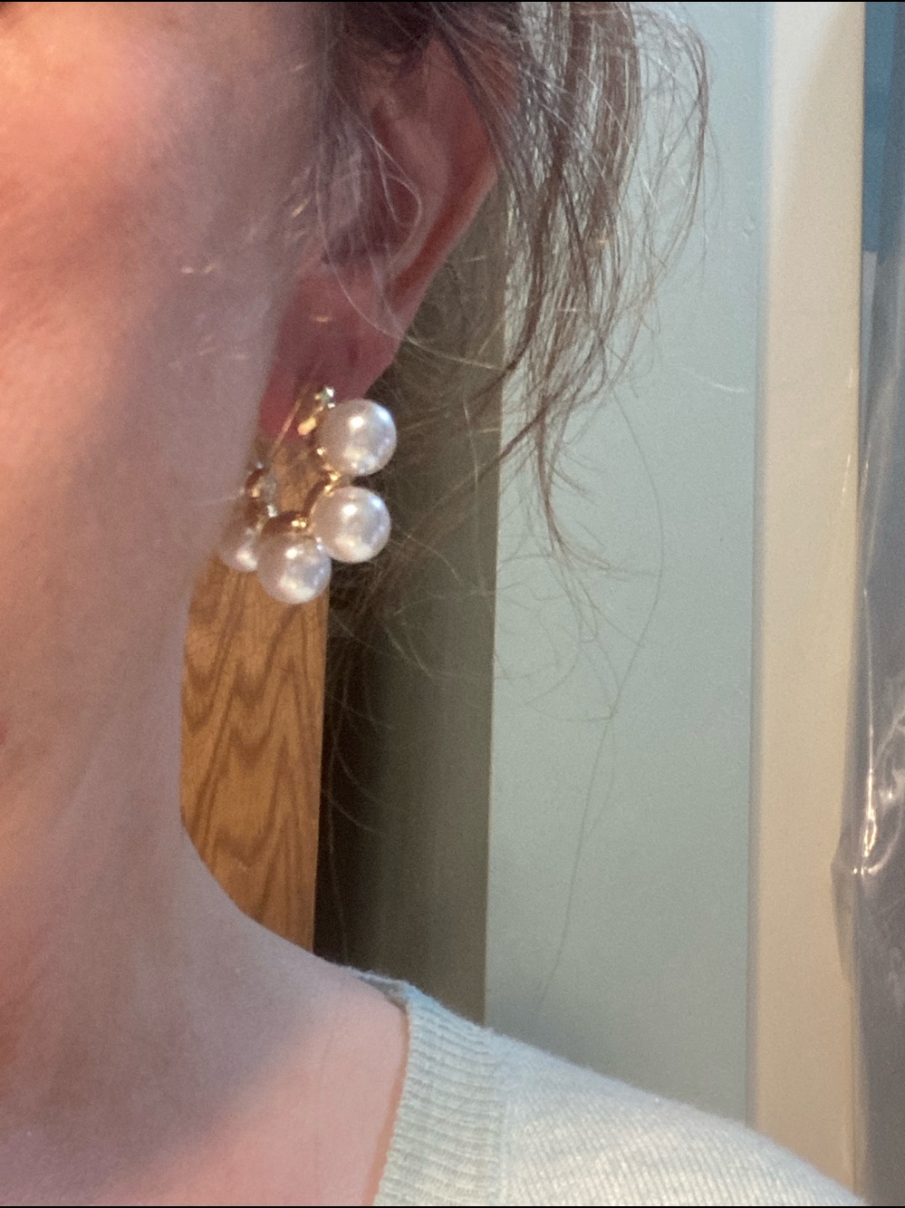 Pretty gold toned and faux pearl elegant classy earrings
